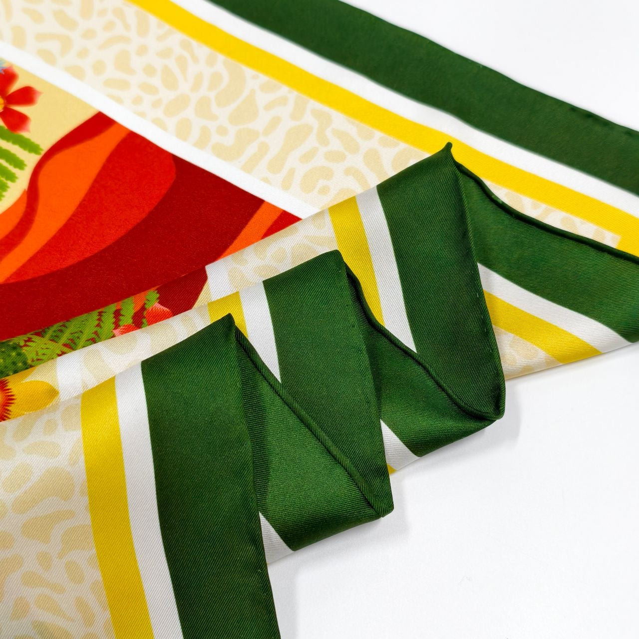 Close-up of the hand-rolled silk edges of Sur Eterno